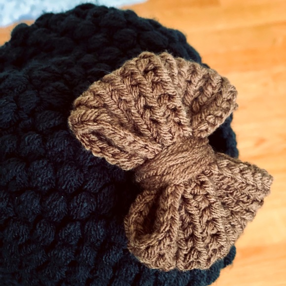 Messy Bun Beanie with Detachable Bow - Brand New - Picture 8 of 10